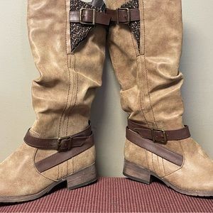 Size 6 Kohls knew high boots.